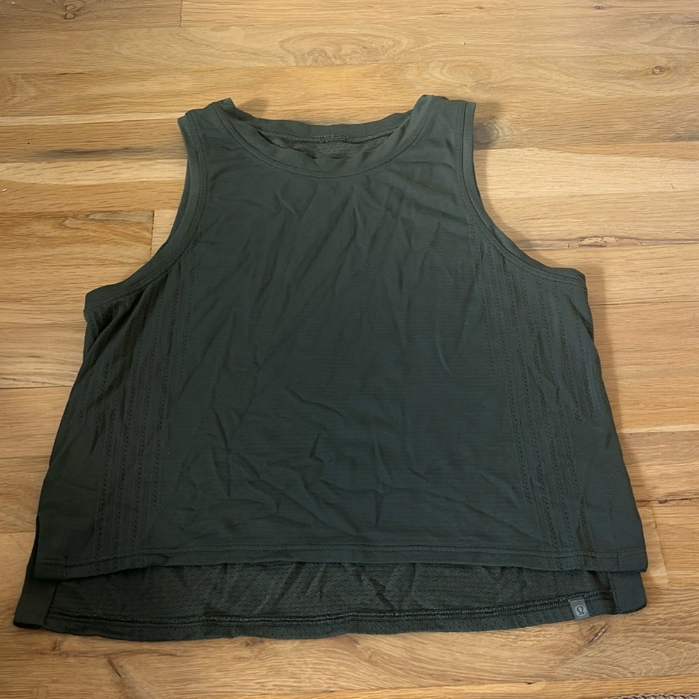 Lululemon train to be tank size 4